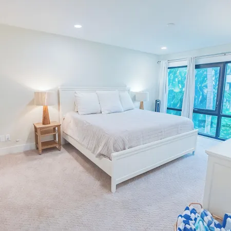 Breezy Beachside Property: Beach Views, Heated Pool, Pickleball & Kid Friendly!