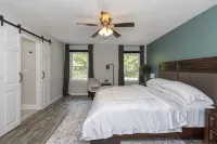 4 Bedroom Retreat — Close to Ft Benning: Modern, Cozy, and Mins to Everything! - 4-نجوم