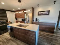Mid Century Gem! Close to campus, downtown and bus stop. Clean and comfortable. - Boutique