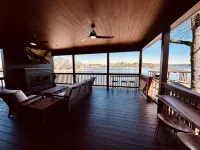 Modern Lakefront Property - 3-Star