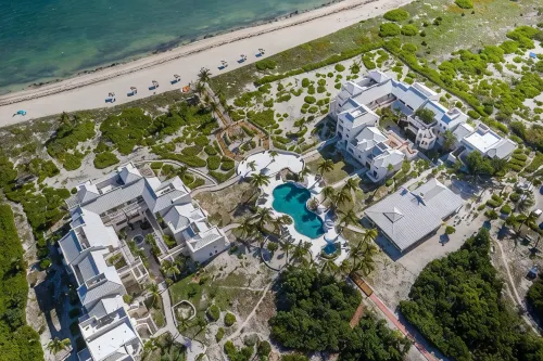 Spectacular 3 Bedroom Beachfront Condo - واي فاي