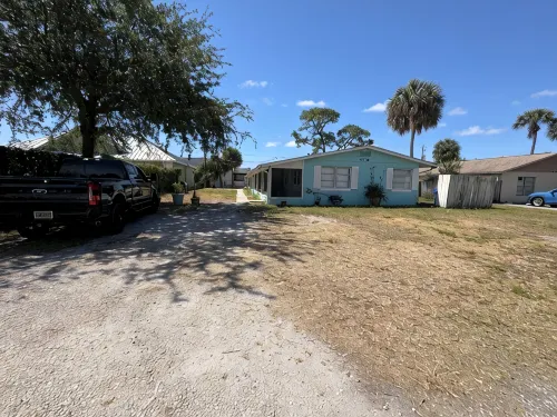 875 Oasis #4 Location! - 4-Star