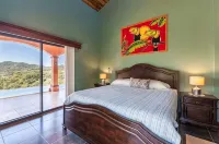 Jungle and Ocean Paradise, Infinity Pool, 4BR/3BA - Private location! - 3-Star