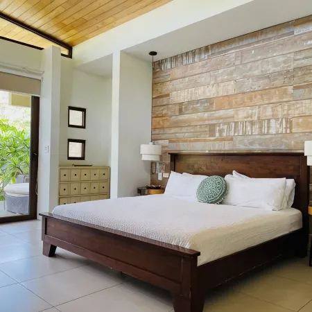 Modern beach Villa - Property can accommodate up to 16 pp - close to the beach