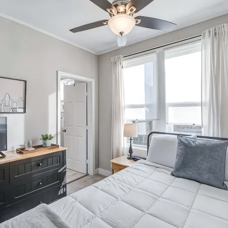 Sweet Retreat! Cozy 2 Bed & Bath By the Beach
