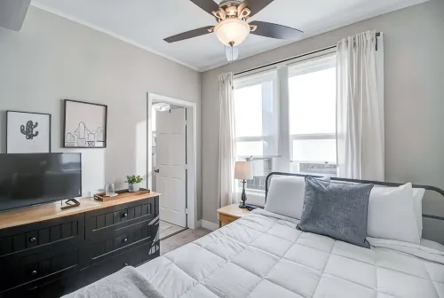 Sweet Retreat! Cozy 2 Bed & Bath By the Beach - Bungalow