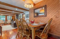 Portage Lakes, Lakefront, Private Dock & Deck - Homestays