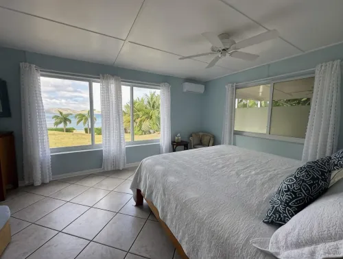 Beachfront Estate with Pool and Tropical Garden - Wifi