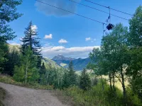 Charming slopeside condo with pool - Apartments