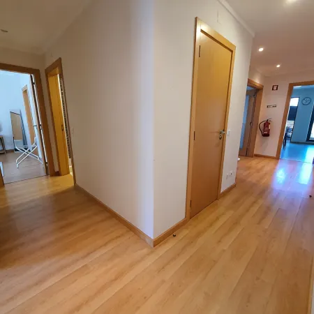 Golf, beach, country and city. Central and modern for up to 5 guests
