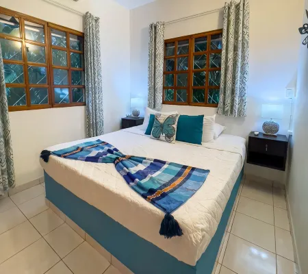 Latitude Adjustment, Heart of Manuel Antonio, 1BD - Homestays