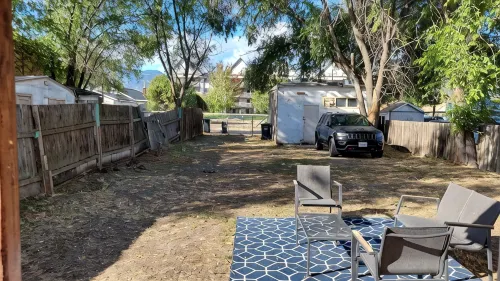 Downtown City Retreat | Pet Friendly | Sip, Lake, Repeat - Homestays