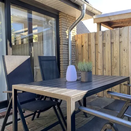 Freshly renovated and quiet vacation apartment on the ground floor in Burhave