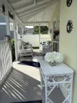 Beautiful old style beach cottage Walk to beach/ restaurants Center of town - Wifi