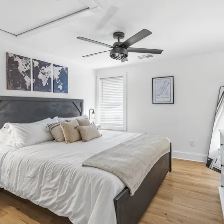 Newly renovated 2 bedroom / 2 bath home in downtown Flowery Branch!