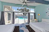 4Bd, Charming Mid-Century Home! 1.4mi to Convention Center, Mins to Strip! Pool! - Bungalows