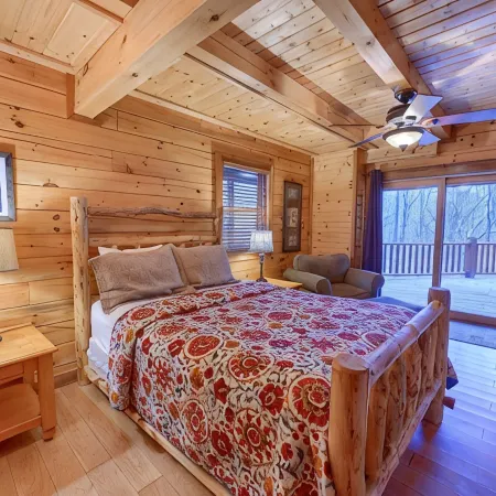 Gorgeous Starry Knight Lodge next to the Hocking Hills State Forest; Sleeps 12