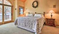 Large Bay Lake Lakefront Cabin w/Game Room & Water-View Deck, Dock and more… - Chalets