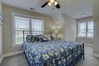 Dog friendly waterfront home restaurant boat rentals arcade putt putt ice cream - 4-Star