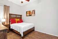 Tucson Pool Home -  Pets, Putting Green, No Hidden Fees - Jacuzzi