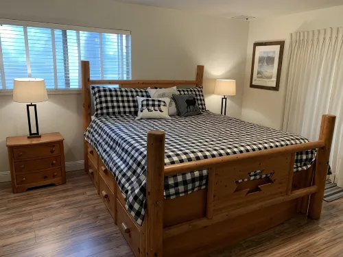 4 Bedroom Pet Friendly End UnitRemodeled Kitchen and master bath - 2-Star