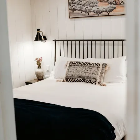 Updated cabin walking distance to both restaurants and amazing hiking trails!