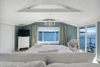 Waterfront-Cozy Cottage on the Water! Best View of Pnw Moody Season. Green Clean - Boutique