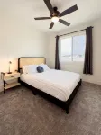 Modern desert retreat with heated/cooled pool - 2.5 hrs away from Seattle - 4 stjerner
