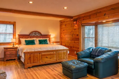 Long-Range Mtn Views, Huge Deck, Spa, Play Room, 1 Mile to Ski Resort & Trails - balcony