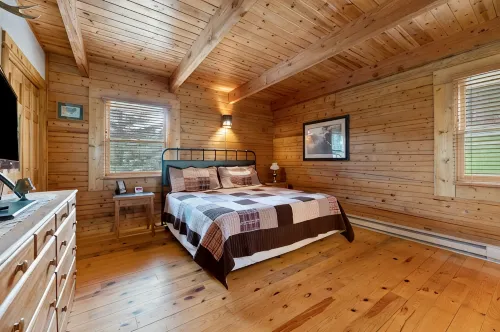 Serene cabin getaway minutes from hiking, biking, UTV and snowmobile trails. - Chalets