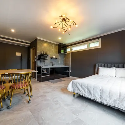 Gangneung Moan Pension (★Near Gyeongpodae, Gangmun Beach, Gyeongpo Sea) 江陵スピードスケート競技場周辺のホテル