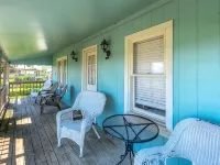 Charming House 1/2 Block from Bay Hotels in Fulton