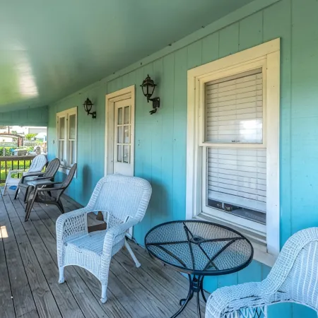 Charming House 1/2 Block from Bay