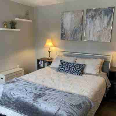 Private Entrance and 3 Car Parking, Pets Welcome Rooms