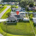 Sleeps 7-Heated Saltwater Pool-Near Beach, Airport - Private Pool
