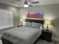 Lake Powell Modern Remodeled VRBO - 3BR, 2BA minutes to Lake and Restaurants! - บูติค