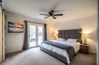 NEW! Gorgeous recently remodeled 4-bedroom spacious home with a Heated Pool . - 3-نجوم