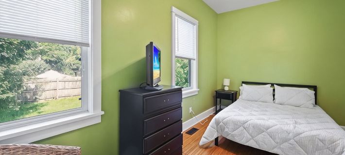 Adorable West Side Cottage with Onsite Laundry, Free Parking Hotels in Buffalo