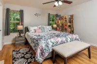 Center Hill Lake - 4 Bedroom, 2 Bath, Pool, Bonus Rm & Deck - 1 Hr to Nashville - 3-Star