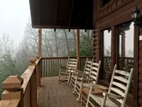 Spacious 4Br Cabin Near Dollywood – Hot Tub, Game Room & Stunning Mountain Views - Mountain view