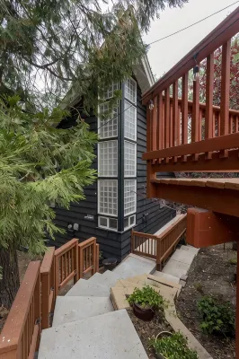 Mountain Escape w/ AC Near Village w/ Private Lake Trail Access, Deck & BBQ - Gym