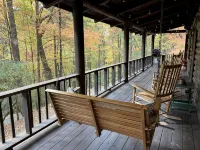 Log cabin, Blue Rdg. Mtn.,  A.T., Helton Crk falls, Vogel St. Park, near Helen - Parvekkeita
