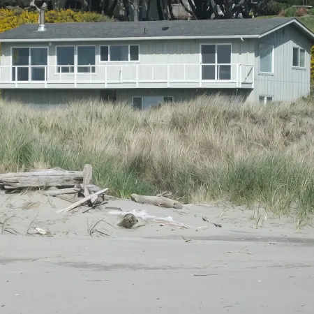 Ocean Front ON the Beach - 14 Minutes to Bandon Dunes Golf! Spectacular Views!