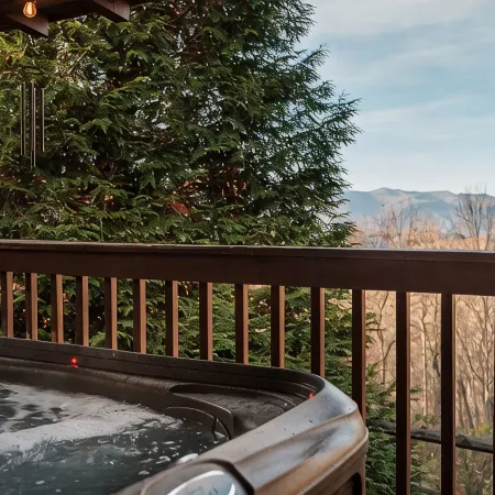 Log Cabin, Hot Tub and HUGE Mountain Views!