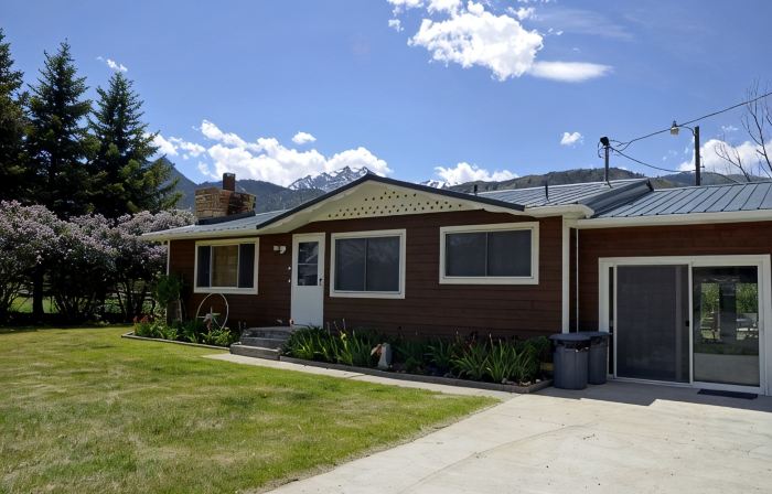 Tranquil Home on Yellowstone River. See Other Home #4914516 for Large Families