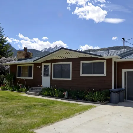 Tranquil Home on Yellowstone River. See Other Home #4914516 for Large Families