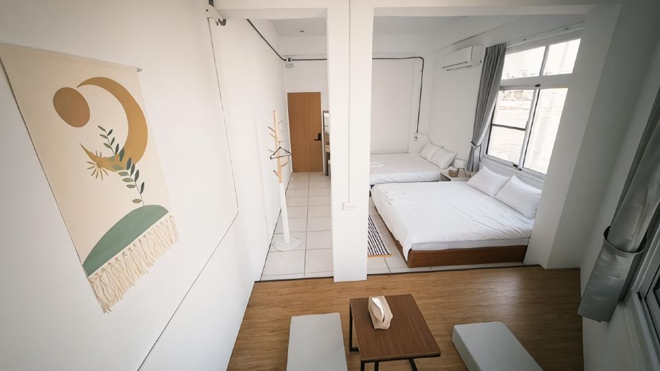 KM Hostel DG