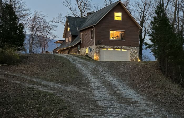 Secluded Cabin Overlooking Fontana Lake & Smoky Mtns NP
