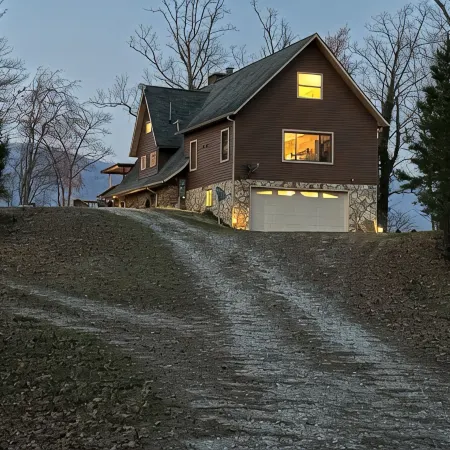 Secluded Cabin Overlooking Fontana Lake & Smoky Mtns NP