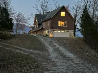 Secluded Cabin Overlooking Fontana Lake & Smoky Mtns NP - 4-Star